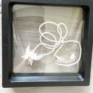 Elegant Silver Necklace with Floral Pendant